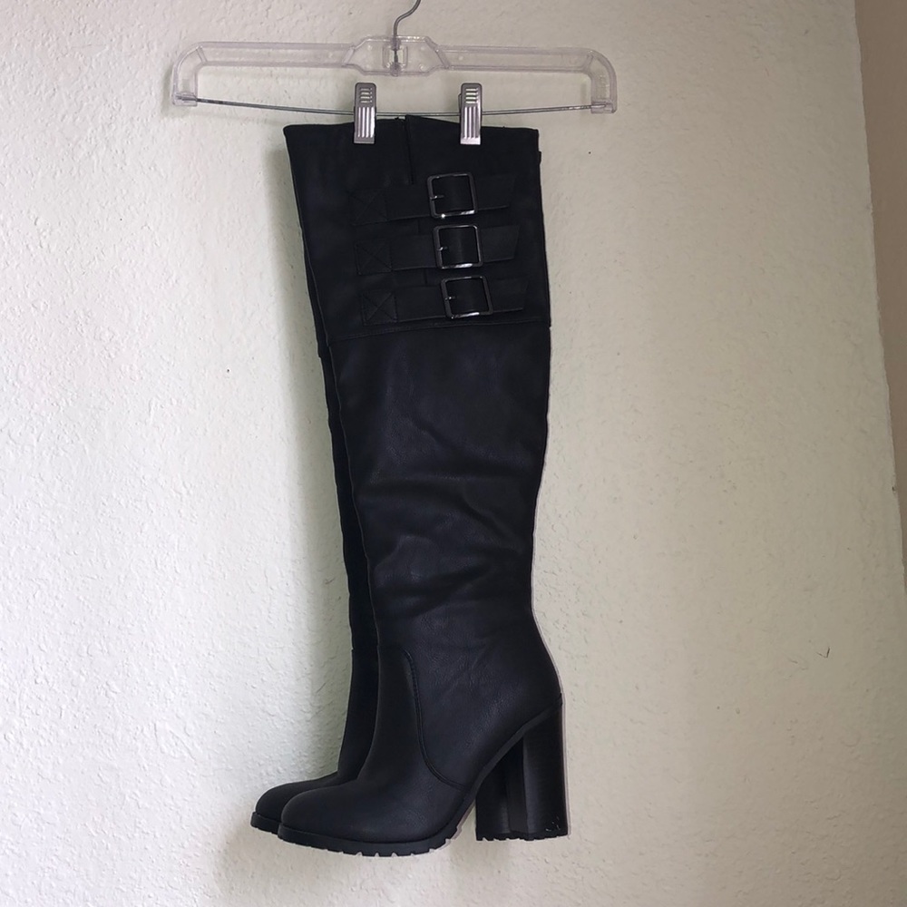 Stylish Over the Knee Black Boots!
